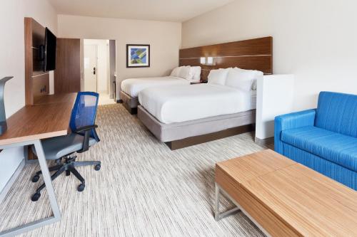 Queen Suite with Two Queen Beds - Communications Accessible
