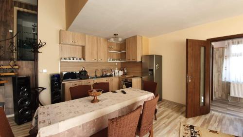 virtuve, Къща За Гости Уют Guest House Cozy in Starosela