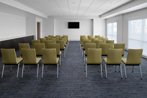 Holiday Inn Express & Suites - Elkhorn - Lake Geneva Area, an IHG Hotel in Elkhorn, USA