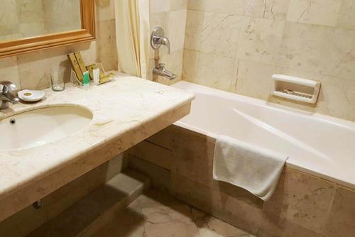 Tunjungan Hotel Room Type - Special Offer at Deluxe Premier Room