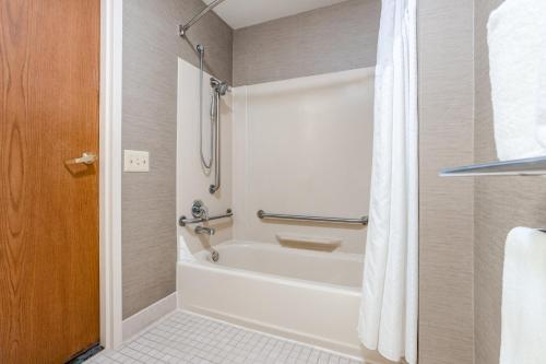 Holiday Inn Express Hotel & Suites Canton by IHG in Canton, USA