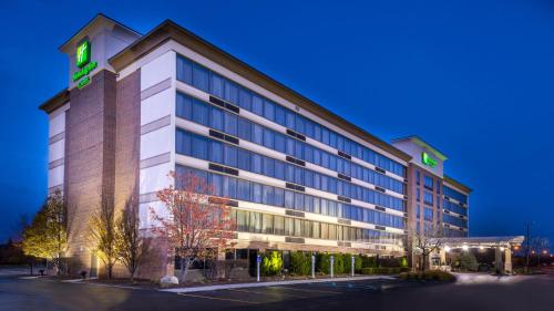 Holiday Inn Hotel & Suites Warren by IHG