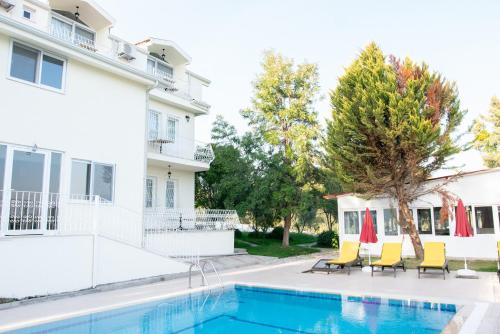 Infinity Ruby Hotel - image 10
