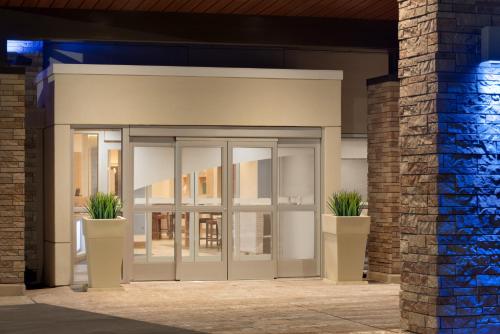 Holiday Inn Express & Suites Cincinnati South - Wilder