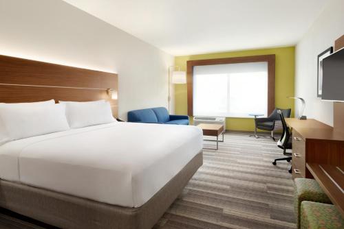 Holiday Inn Express & Suites Cincinnati South - Wilder