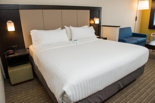 Holiday Inn Express & Suites - Marietta