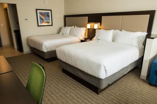 Holiday Inn Express & Suites - Marietta