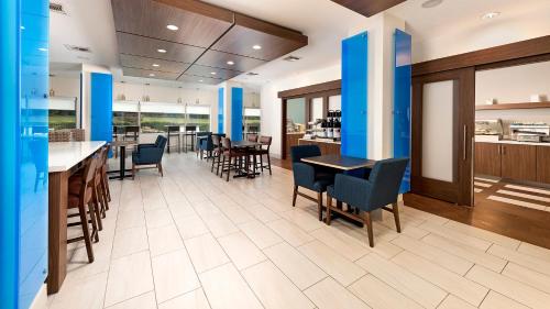 Holiday Inn Express Hotel and Suites Conroe By IHG - 식음료(F&B)