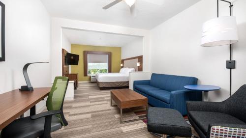 Holiday Inn Express Hotel and Suites Conroe I-45 North