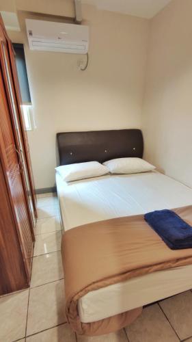 Three-Bedroom Apartment image 6