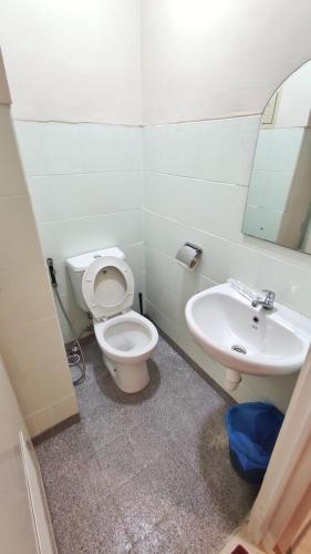 Three-Bedroom Apartment image 7