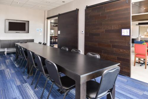 Holiday Inn Express & Suites - Kansas City - Lees Summit, an IHG Hotel in Lees Summit, USA