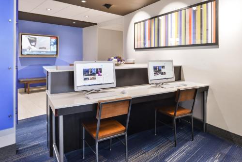 Holiday Inn Express & Suites - Kansas City - Lee's Summit, an IHG Hotel