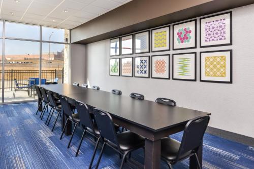 Holiday Inn Express & Suites - Kansas City - Lee's Summit, an IHG Hotel