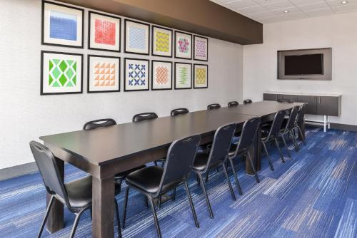 Holiday Inn Express & Suites - Kansas City - Lee's Summit, an IHG Hotel