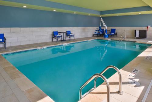 Holiday Inn Express & Suites - Kansas City - Lee's Summit, an IHG Hotel