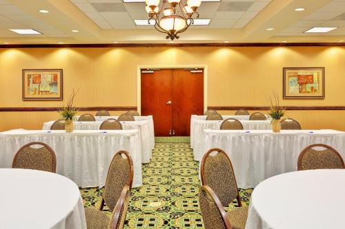 Holiday Inn Express Hotel & Suites Millington-Memphis Area