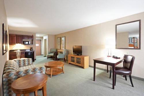 Holiday Inn Express and Suites Meriden