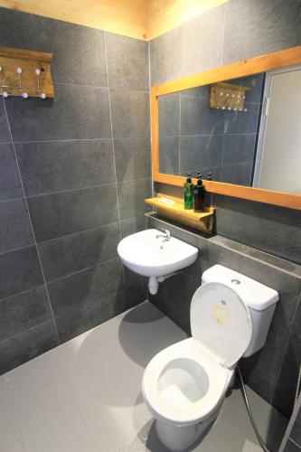 Queen Victoria Apartment Batam - image 4