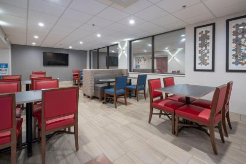 Holiday Inn Express Hotel And Suites Coon Rapids By IHG - 식음료(F&B)
