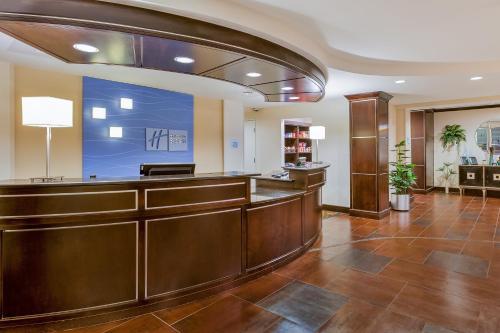 홀리데이 인 익스프레스 앤 스위트 알파인 바이 IHG - 숙소 외관