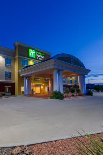 홀리데이 인 익스프레스 앤 스위트 알파인 바이 IHG - 숙소 외관