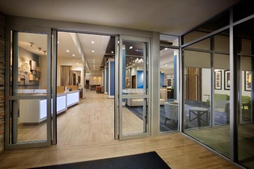 홀리데이 인 익스프레스 앤 스위트 - 맥앨런 - 메디컬 센터 지역 바이 IHG - 숙소 외관