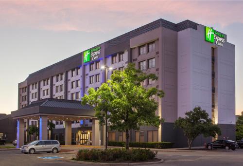 Holiday Inn Express & Suites Mississauga-Toronto Southwest, an IHG Hotel