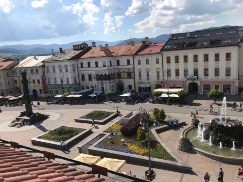 Nas proximidades, BL - The Apartment Lenka, 24hr Self Check-in, Free Private Parking, Balcony with Mountain View, 5 mi in Banska Bystrica