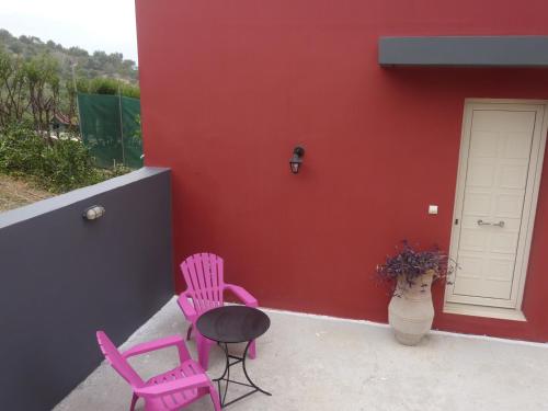 Entire independent maisonette near Heraklion Pottery Classes in Gorgolaini