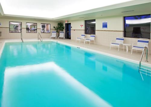 Holiday Inn Express Hotel & Suites Chesterfield - Selfridge Area By IHG - 수영장