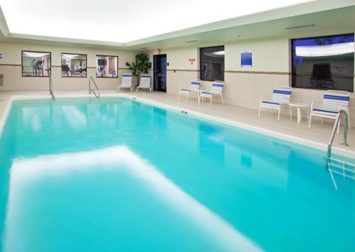 Holiday Inn Express Hotel & Suites Chesterfield - Selfridge Area, an IHG Hotel