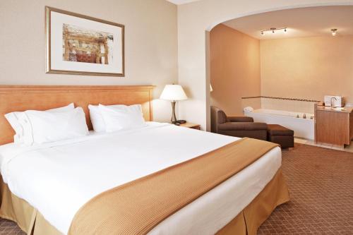 Holiday Inn Express Hotel & Suites Chesterfield - Selfridge Area, an IHG Hotel