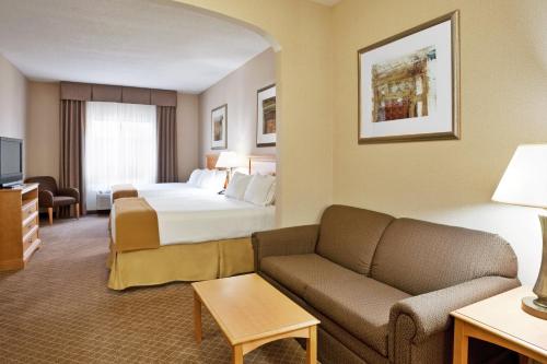 Holiday Inn Express Hotel & Suites Chesterfield - Selfridge Area, an IHG Hotel