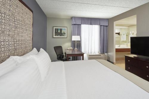 Holiday Inn & Suites Chicago-Carol Stream Wheaton by IHG in Carol Stream, USA