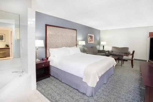 Holiday Inn & Suites Chicago-Carol Stream Wheaton by IHG in Carol Stream, USA