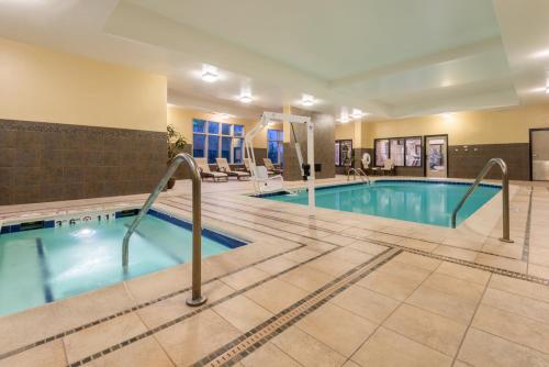 สระว่ายน้ำ, Holiday Inn & Suites Grand Junction-Airport by IHG in แกรนด์จังค์ชัน (CO)