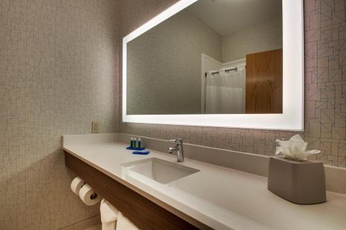 Holiday Inn Express Hotel & Suites Morris, an IHG Hotel