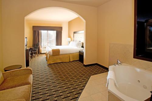 Holiday Inn Express and Suites Beeville, an IHG Hotel