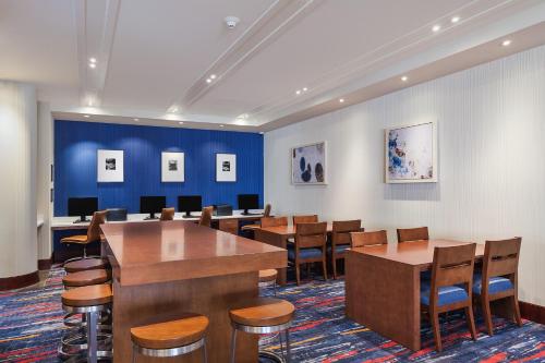 Holiday Inn Express Hotel & Suites Fisherman's Wharf By IHG - image 4