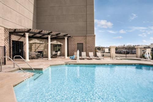 游泳池, 勞頓西爾堡快捷假日&套房酒店 (Holiday Inn Express Hotel & Suites Lawton-Fort Sill) in 羅頓 (OK)