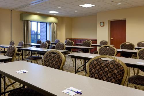 Holiday Inn Express Hotel & Suites-North East By IHG - 회의실/연회장