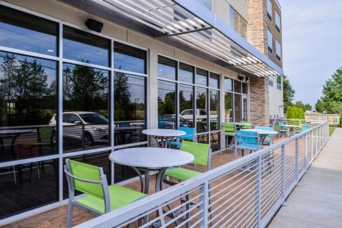 Holiday Inn Express & Suites - Siloam Springs, an IHG Hotel