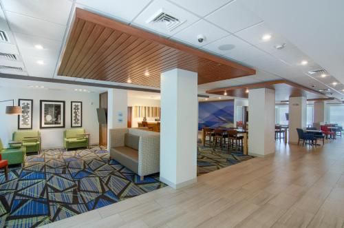 Holiday Inn Express & Suites Mobile - University Area, an IHG Hotel