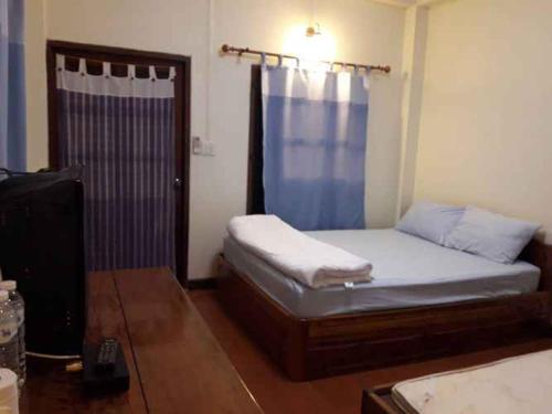 a hotel room with a bed and a television, Chiangkhan See View Guest House in Chiangkhan