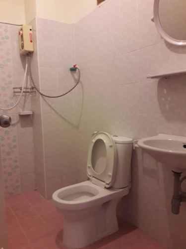a bathroom with a toilet and a sink, Chiangkhan See View Guest House in Chiangkhan