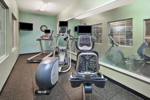 Holiday Inn Express Hotel & Suites Manchester Conference Center By IHG - 피트니스 센터