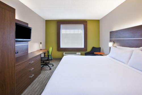 Holiday Inn Express Hotel & Suites Manchester Conference Center