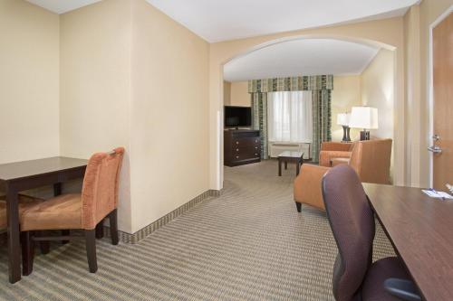 Holiday Inn Express Hotel & Suites Lexington