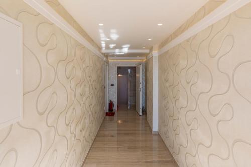 One-Bedroom Apartment image 10